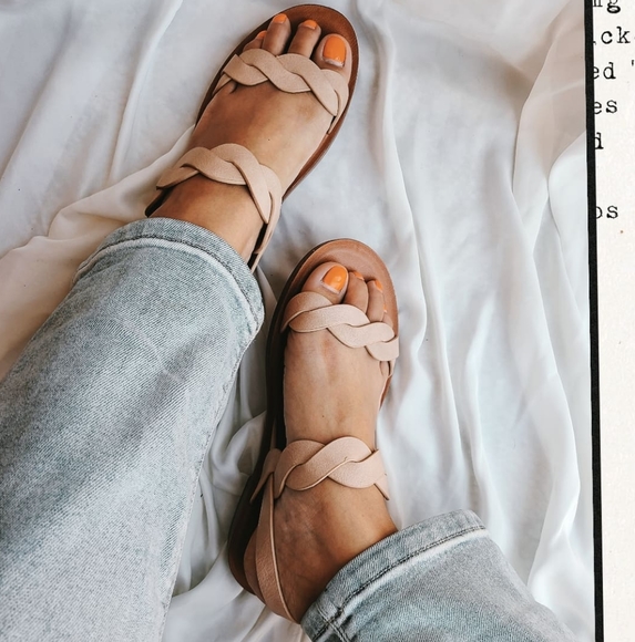 🚨FEW PAIRS LEFT// Beige Sandal - Picture 5 of 5